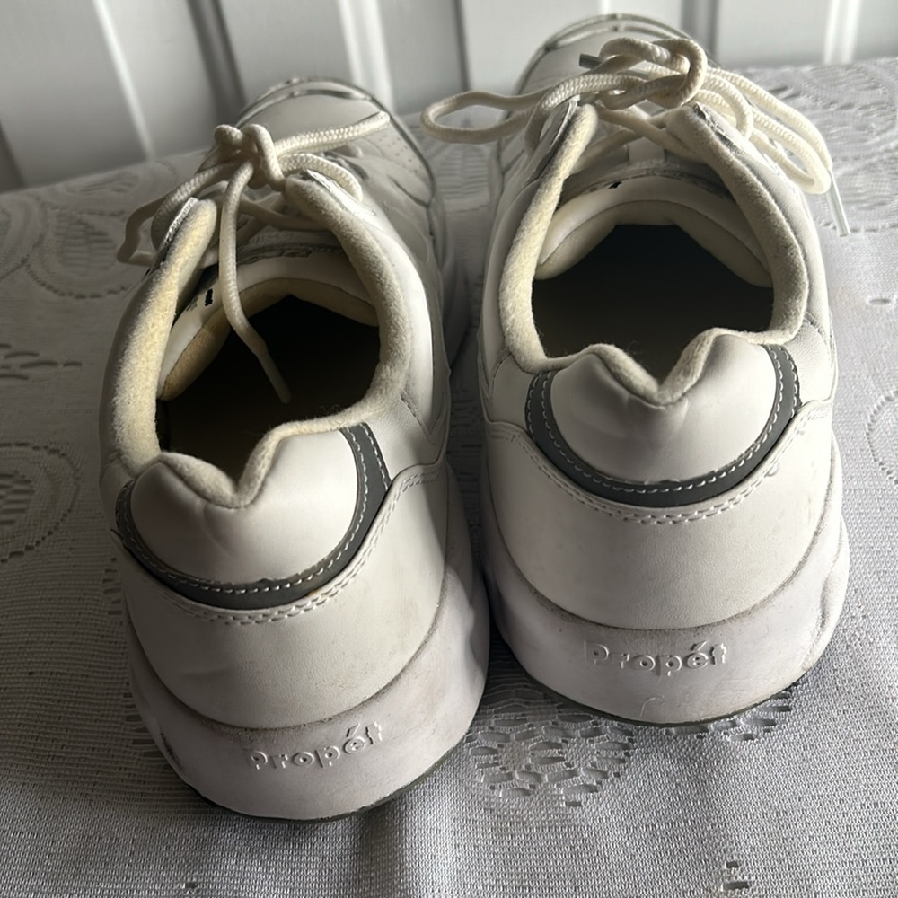 Propet sneakers Size 9.5 -4E. - Picture 4 of 6